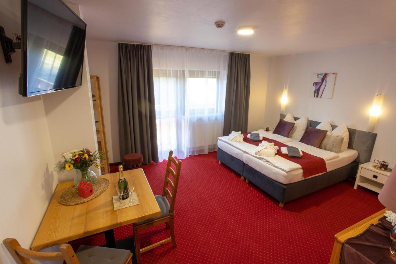 Wellness & Restaurant U Fandy Hotel Lhotka  Bagian luar foto