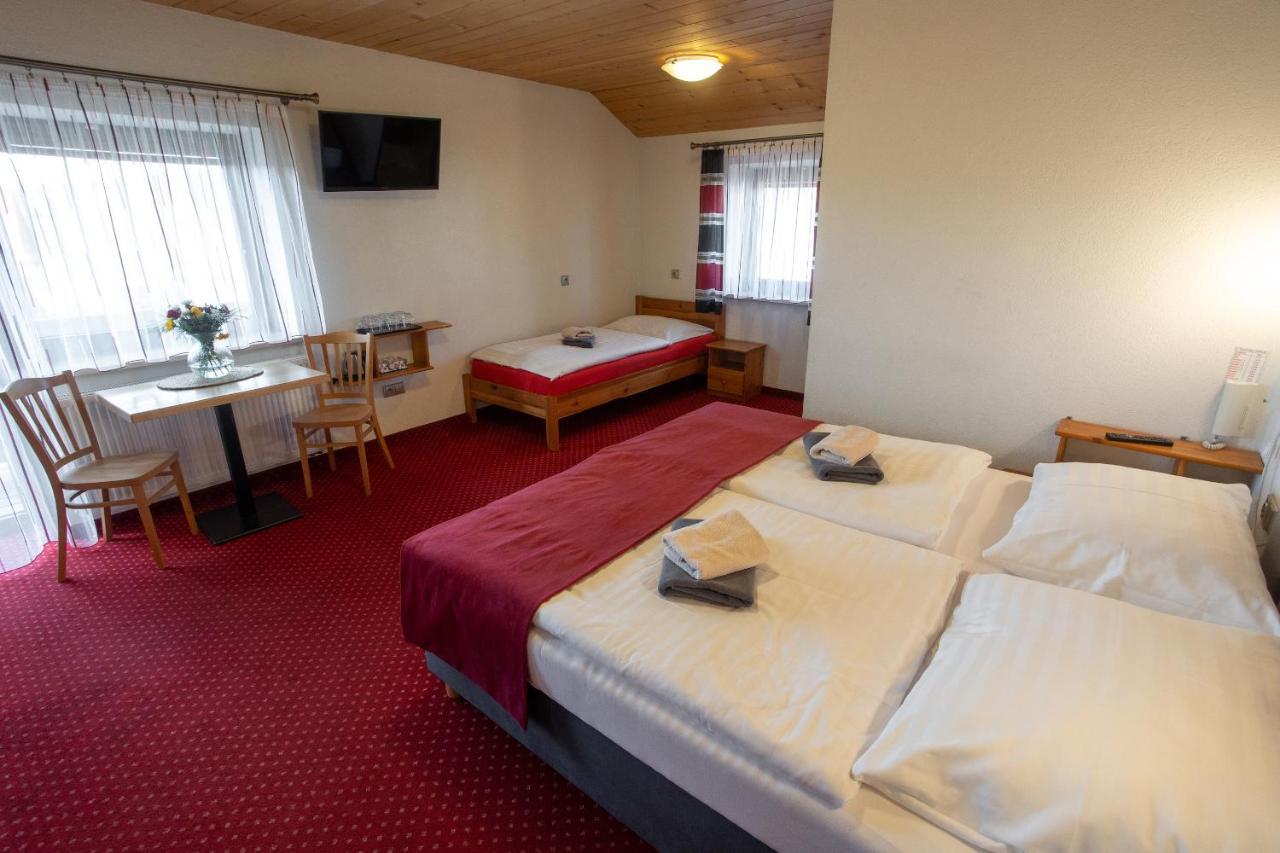 Wellness & Restaurant U Fandy Hotel Lhotka  Bagian luar foto
