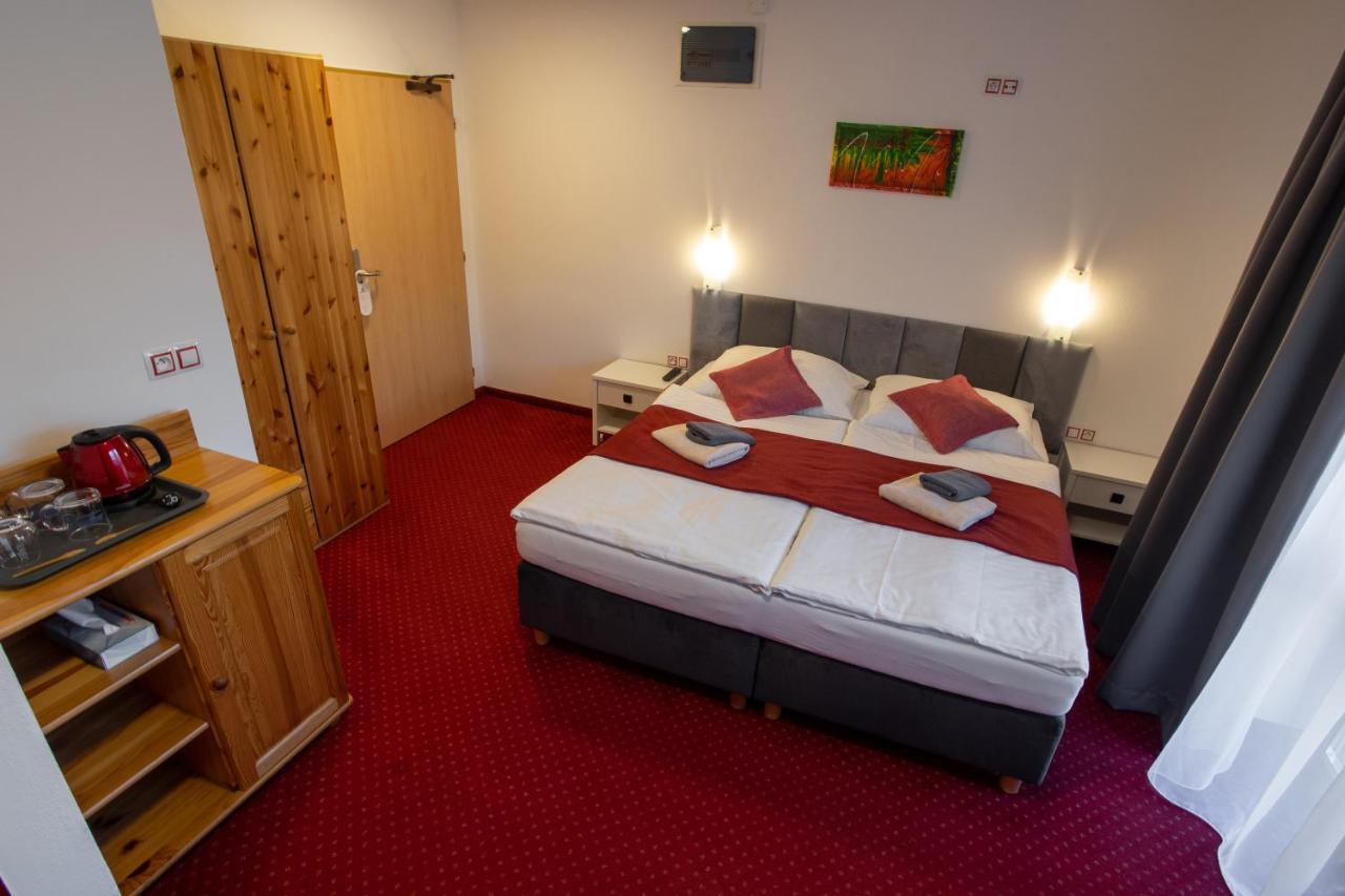 Wellness & Restaurant U Fandy Hotel Lhotka  Bagian luar foto