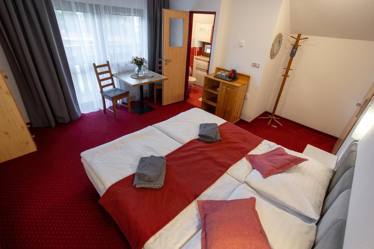 Wellness & Restaurant U Fandy Hotel Lhotka  Bagian luar foto