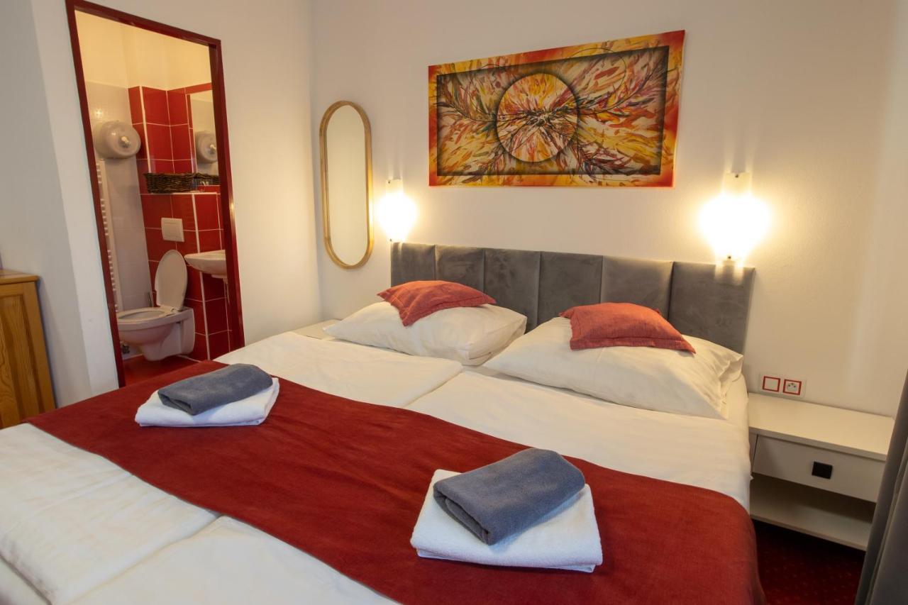 Wellness & Restaurant U Fandy Hotel Lhotka  Bagian luar foto