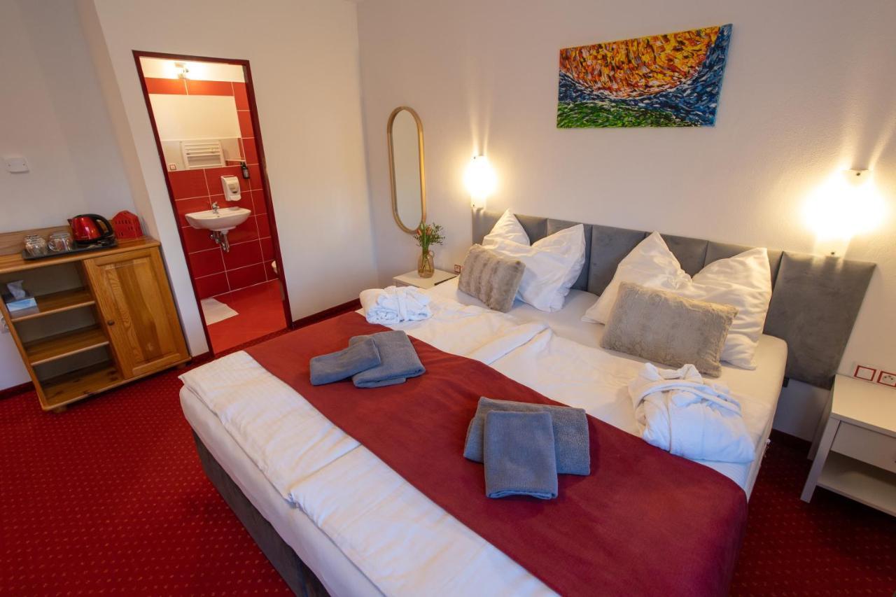 Wellness & Restaurant U Fandy Hotel Lhotka  Bagian luar foto