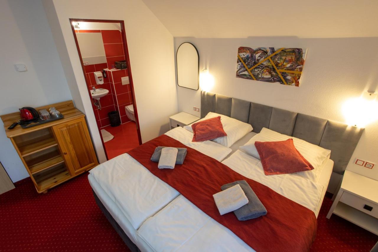 Wellness & Restaurant U Fandy Hotel Lhotka  Bagian luar foto