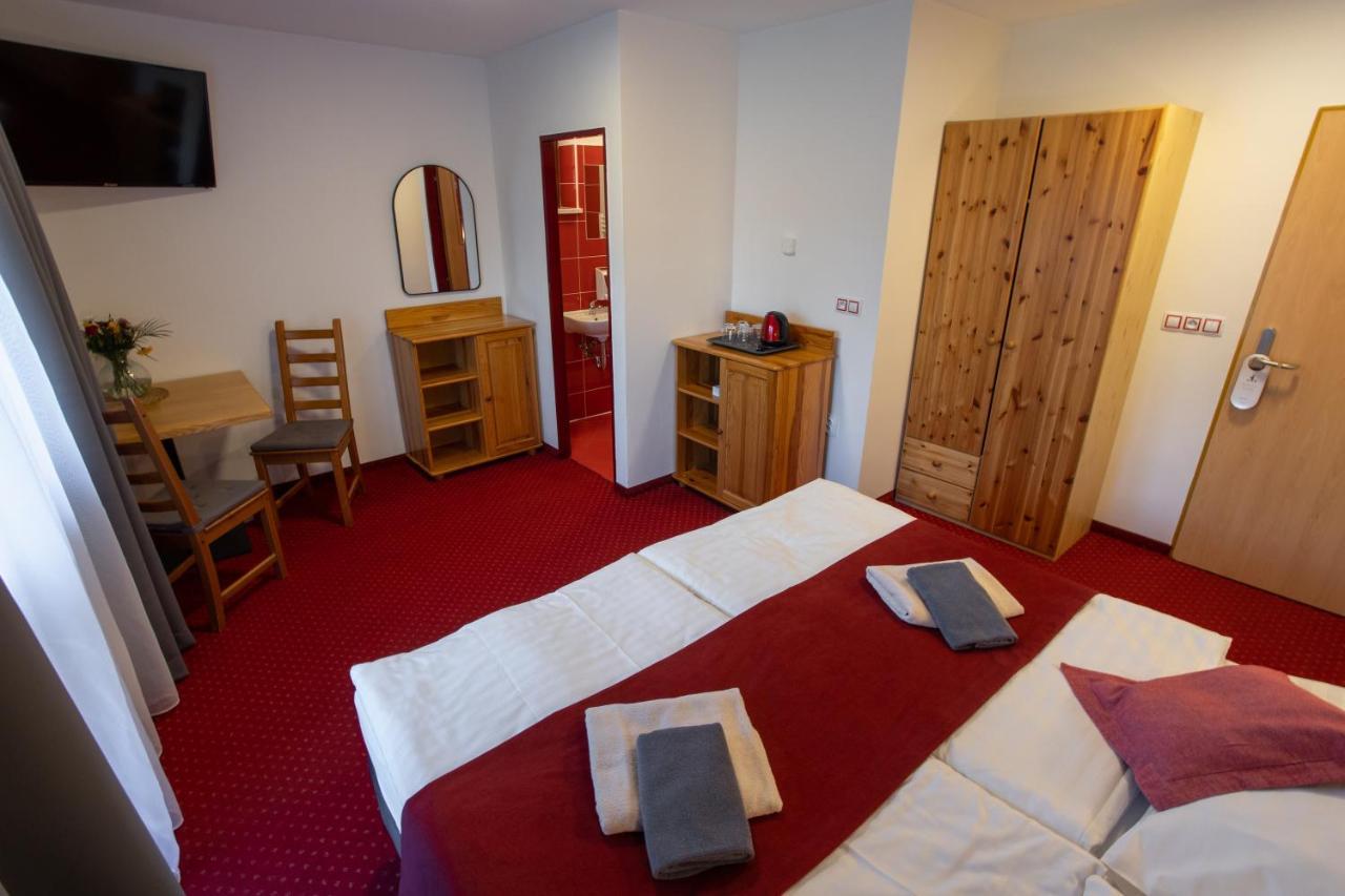 Wellness & Restaurant U Fandy Hotel Lhotka  Bagian luar foto