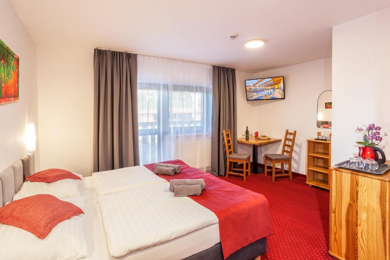 Wellness & Restaurant U Fandy Hotel Lhotka  Bagian luar foto