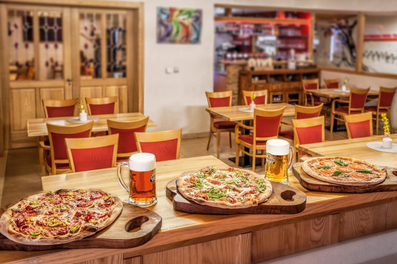 Wellness & Restaurant U Fandy Hotel Lhotka  Bagian luar foto