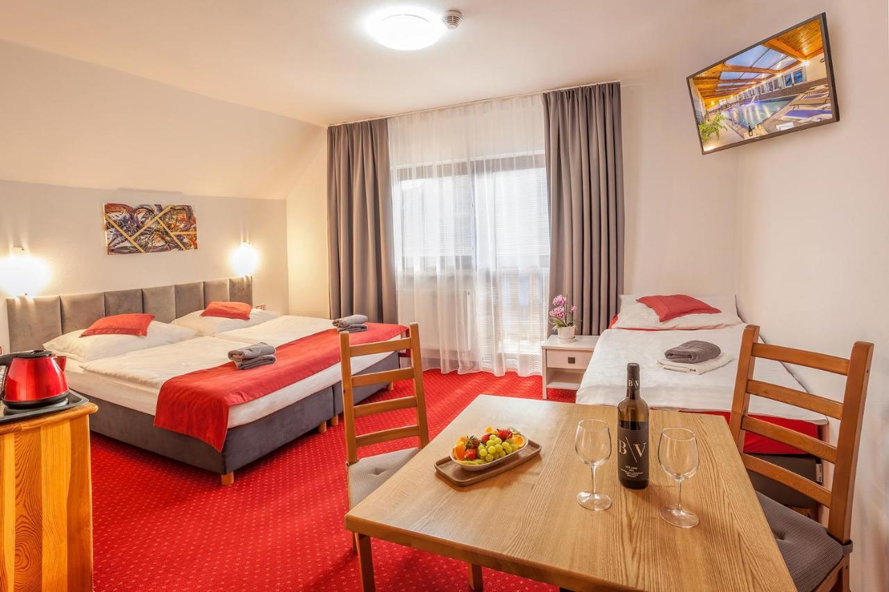 Wellness & Restaurant U Fandy Hotel Lhotka  Bagian luar foto