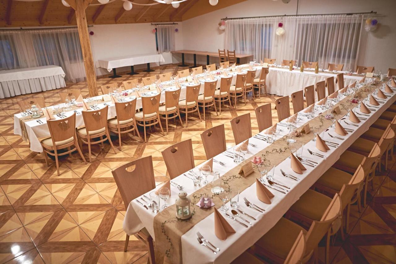 Wellness & Restaurant U Fandy Hotel Lhotka  Bagian luar foto